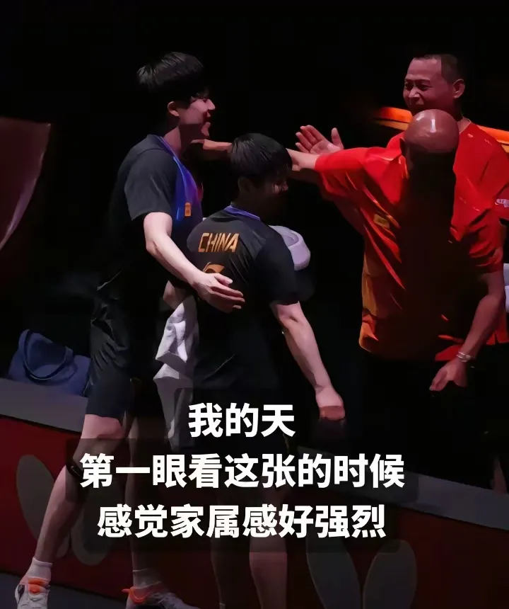 利记官网-赛场上出现反转情节，观众掌声不断