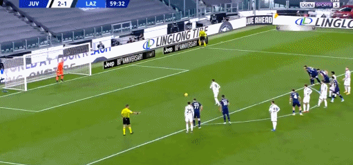 赛场上出现反转情节,观众掌声不断 赛场上出现反转情节,观众掌声不断