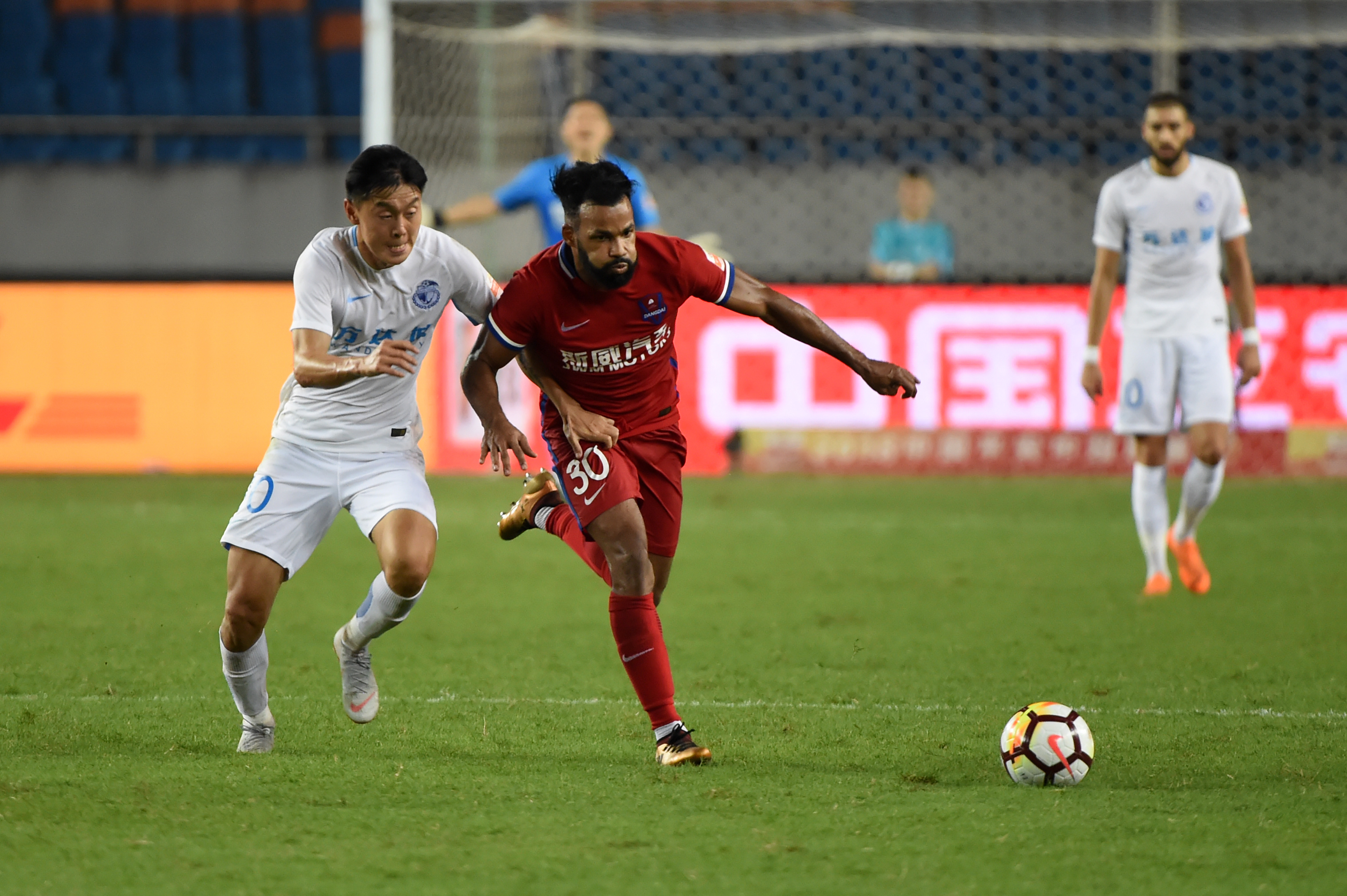 重庆斯威击败河南建业，继续稳步前进